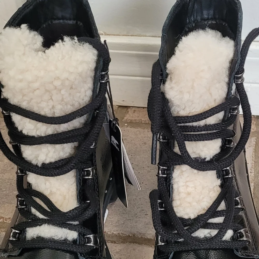 ๐คSOLD๐คSorel Lennox Shearling-Trimmed Patent Leather Combat Boots - Picture 4 of 10